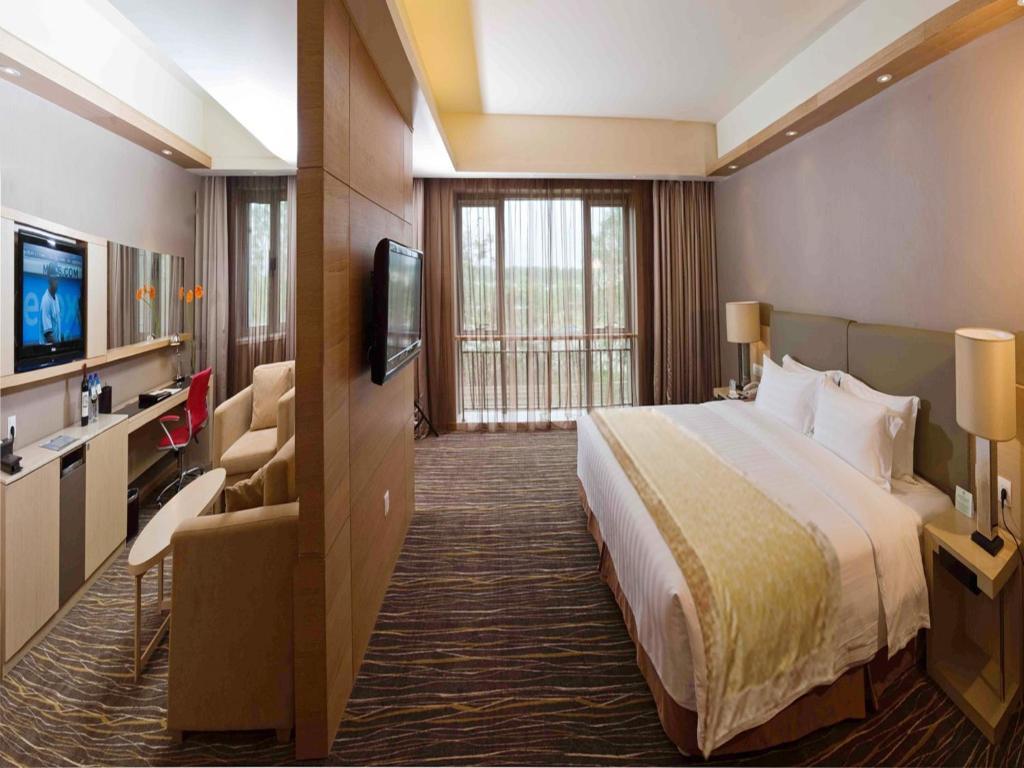 Days Business Place Longwan