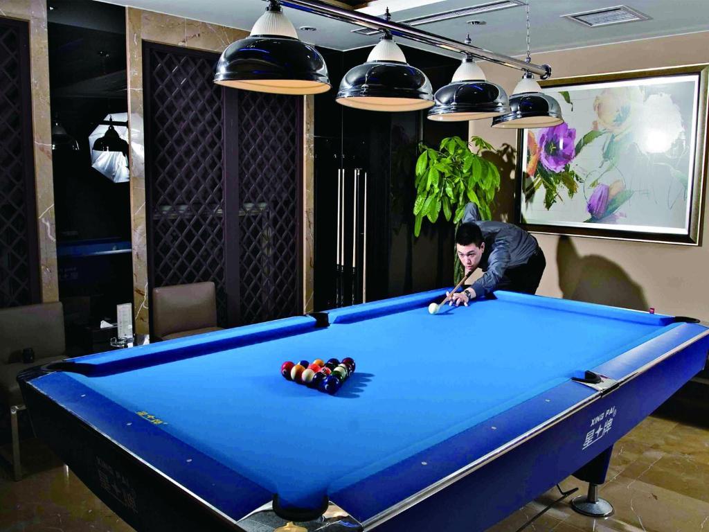 Days Business Place Longwan 4*