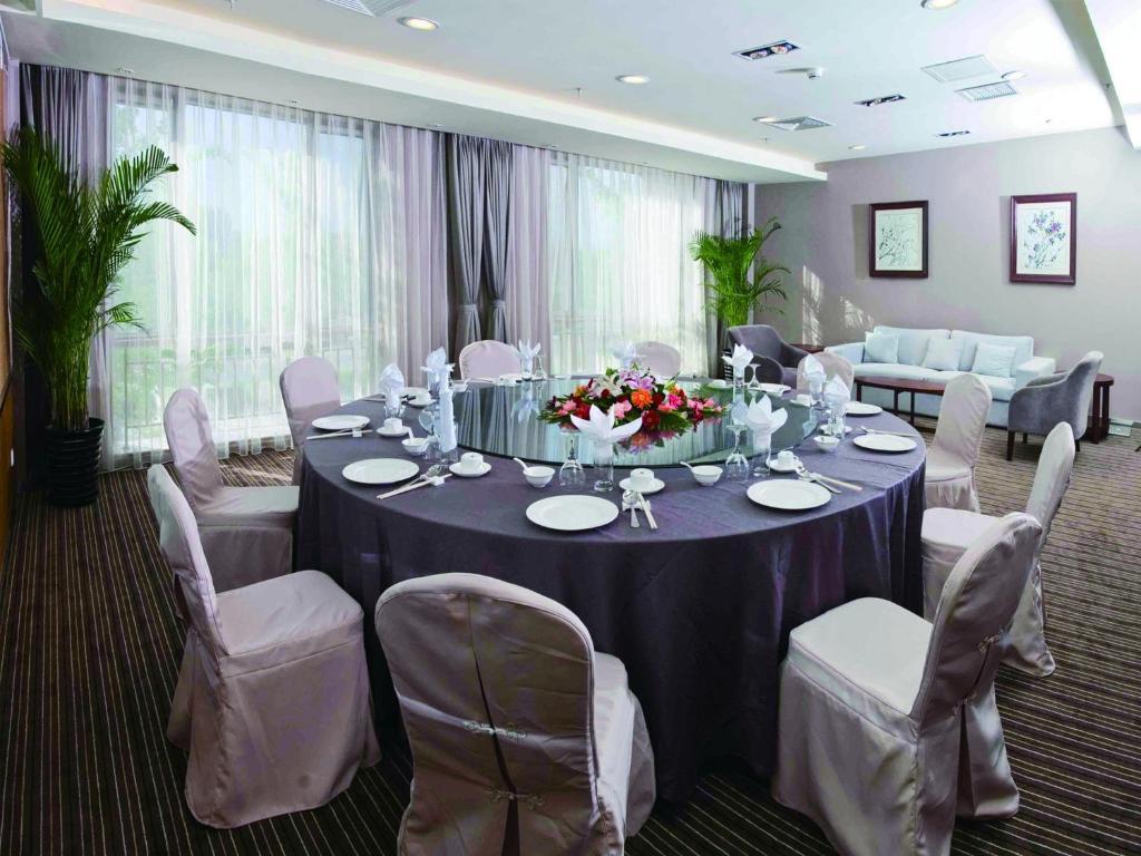 Days Business Place Longwan Khách sạn 4*