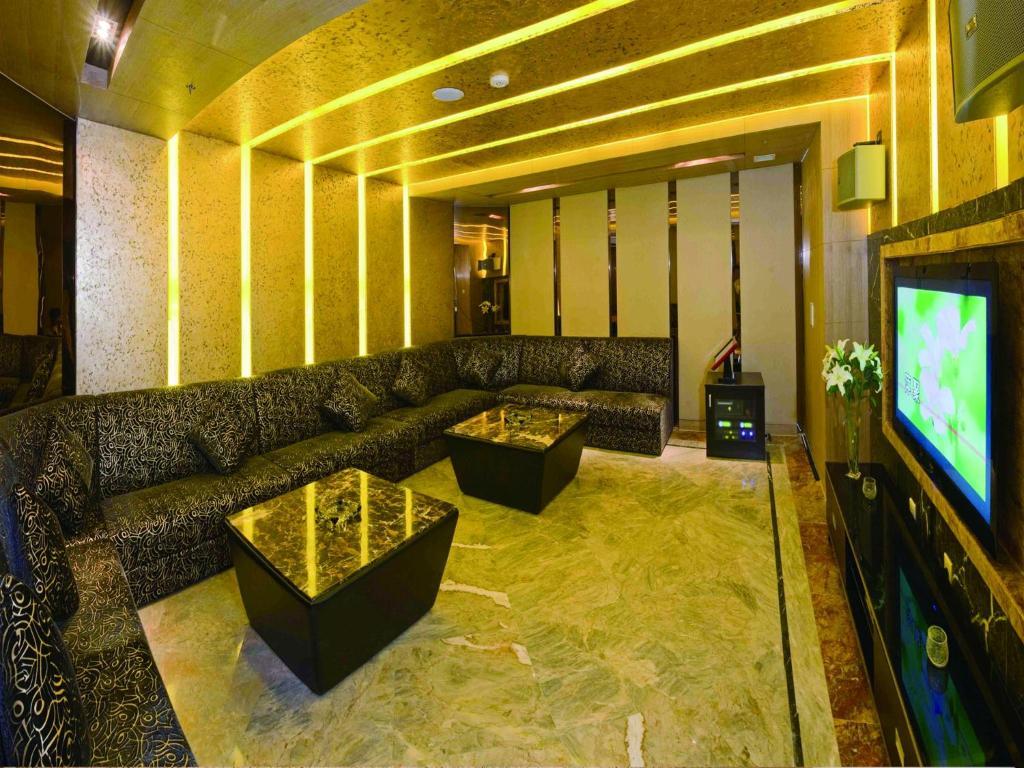 Days Business Place Longwan 4*