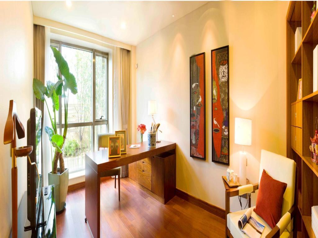 Khách sạn Days Business Place Longwan 4*