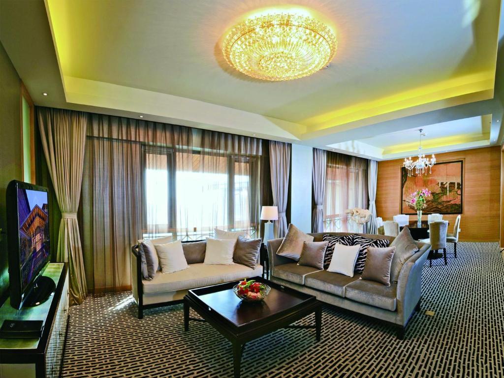 Khách sạn Days Business Place Longwan 4*