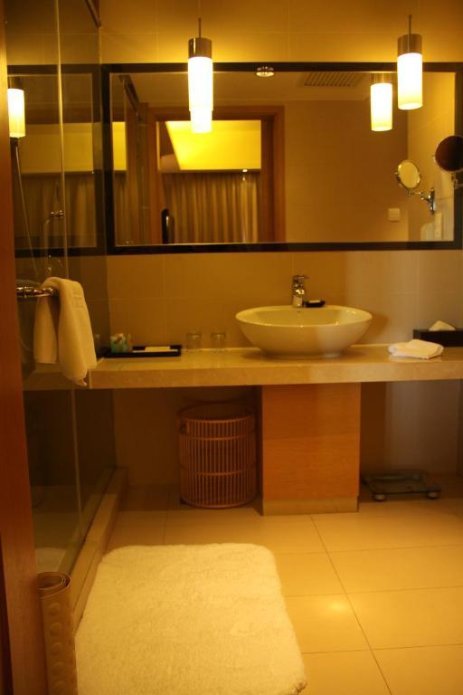 Days Business Place Longwan