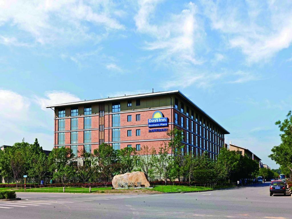 Days Business Place Longwan 4* Peking